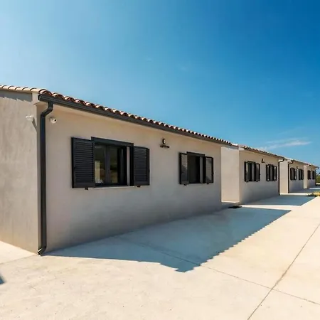 De 2 Chambres A Palasca A 100 M De La Plage Avec Piscine Privee Jardin Amenage Et Wifi