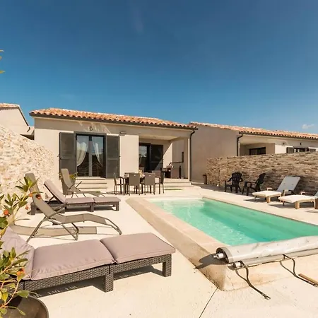De 2 Chambres A Palasca A 100 M De La Plage Avec Piscine Privee Jardin Amenage Et Wifi